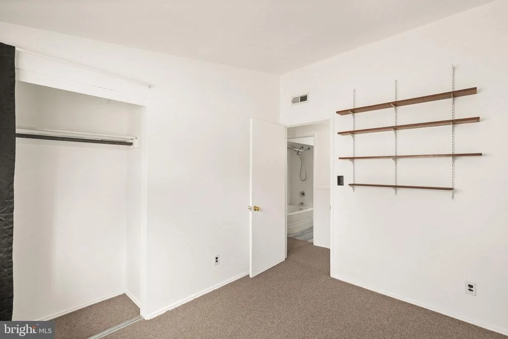 Photo of 208 GLOUCESTER DRIVE