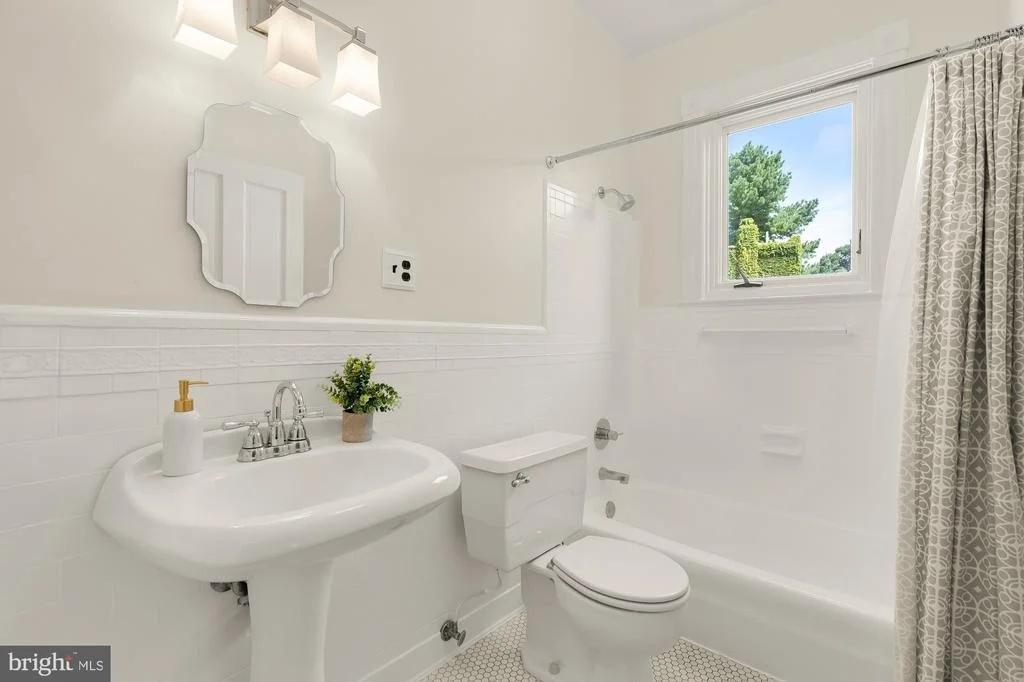 Photo of 117 11TH STREET SE