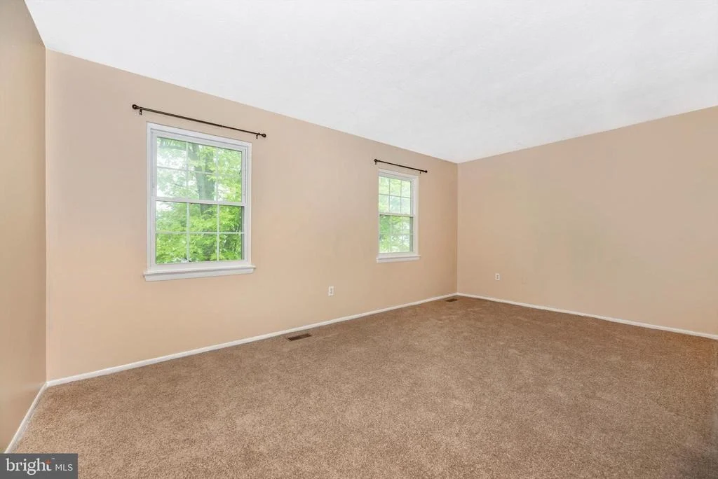 Photo of 484 HILLCREST DRIVE
