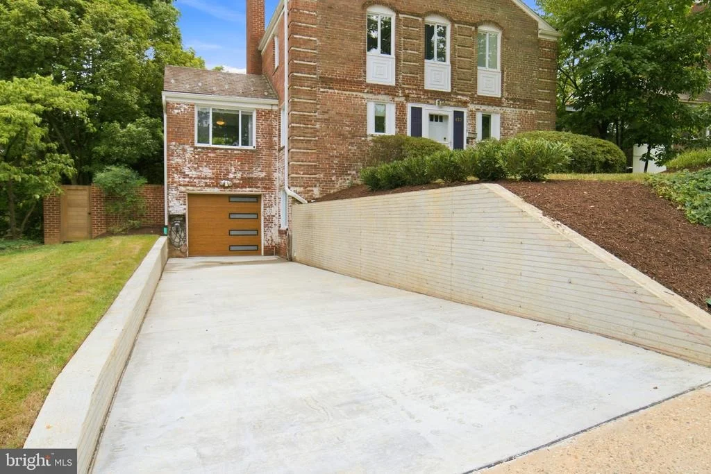 Photo of 432 ARGYLE DRIVE