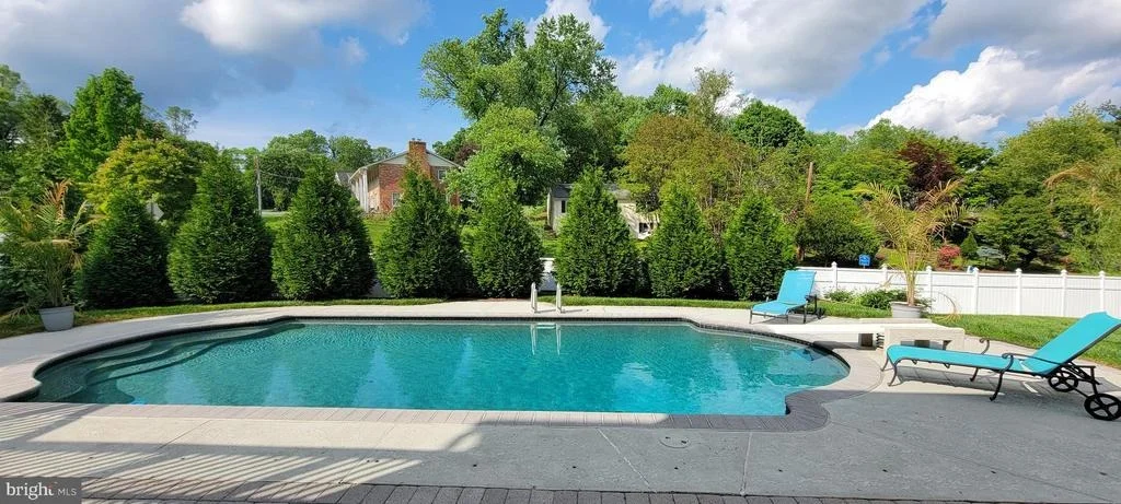 Photo of 6202 NETHERCOMBE COURT