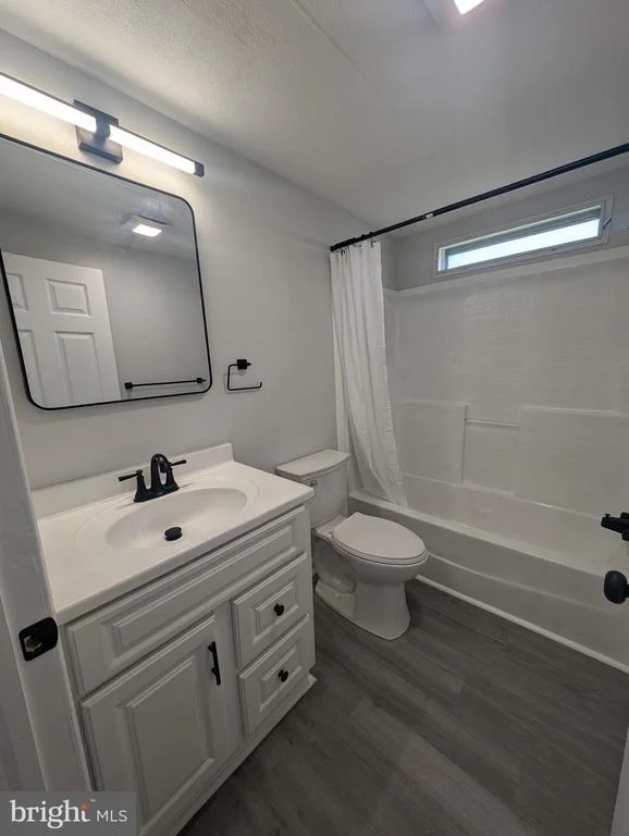 Photo of 213 POCLAIN RD