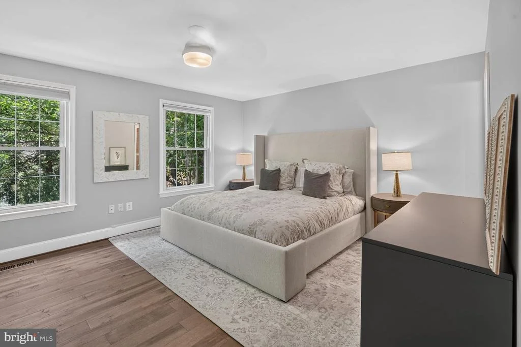 Photo of Unit D at 3271 SUTTON PLACE NW