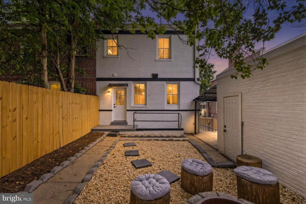 Photo of 536 ONEIDA PLACE NW