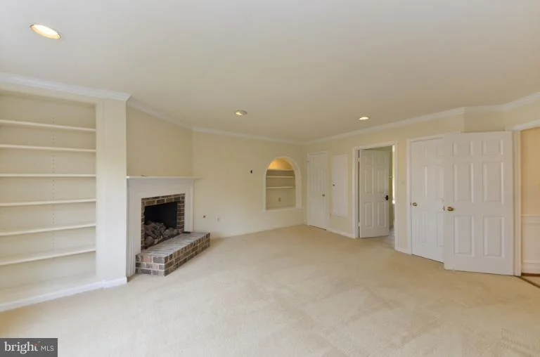 Photo of 6509 BELLAMINE COURT