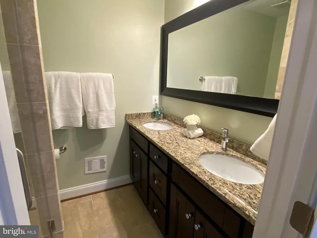 Photo of 919 JUNIPER PLACE