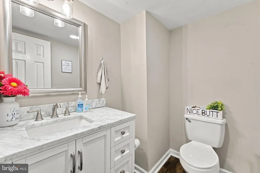 Photo of 1421 N THOMAS WAY