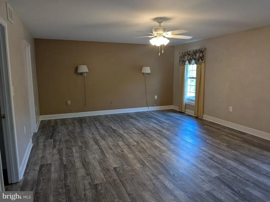 Photo of 823 WOODCREST LOOP