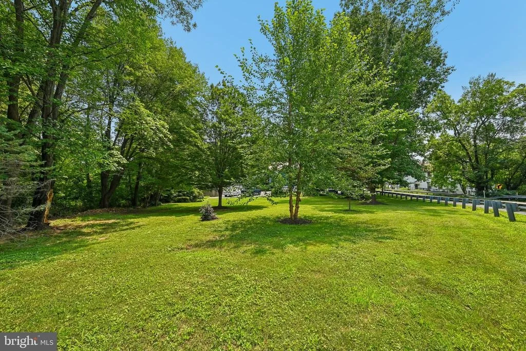 Photo of 20925 CLARKSBURG ROAD