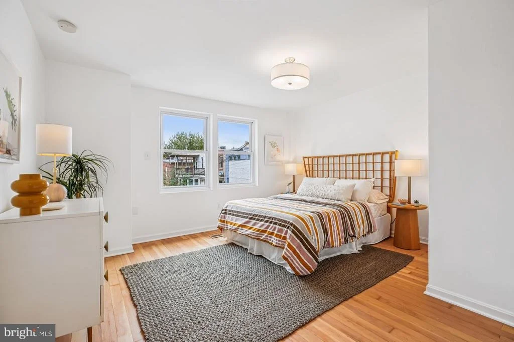 Photo of 1124 G STREET NE