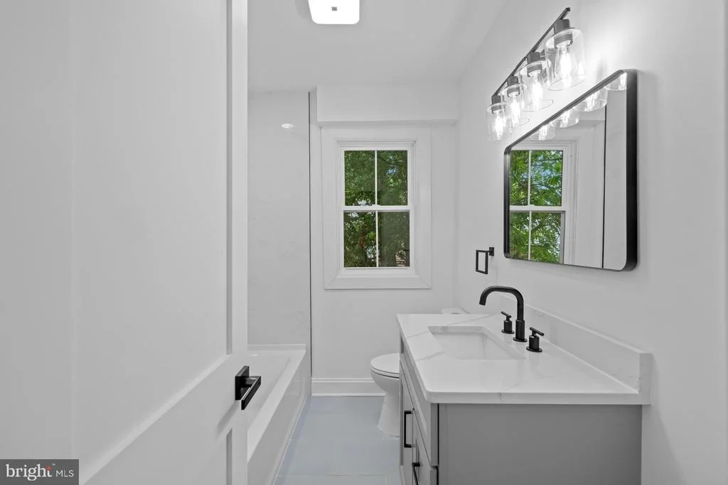 Photo of 536 ONEIDA PLACE NW