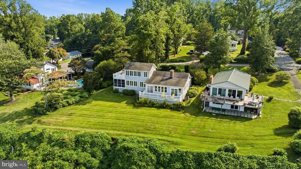 Photo of 5424 BEACH DRIVE