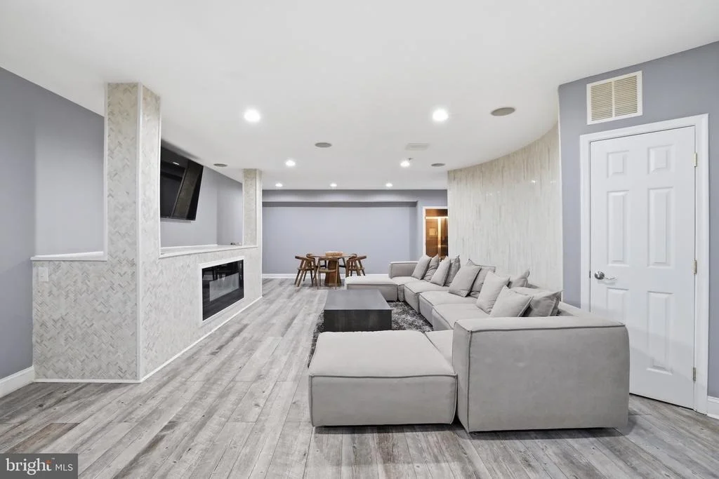 Photo of 20623 HOLYOKE DRIVE