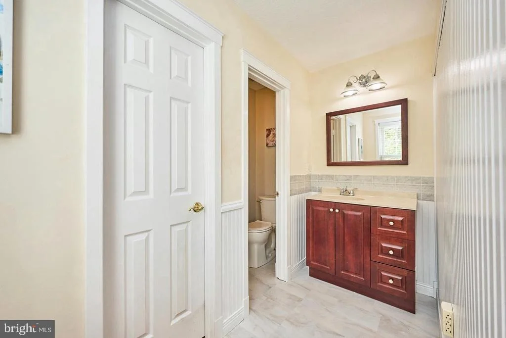 Photo of 806 RUST DRIVE NE