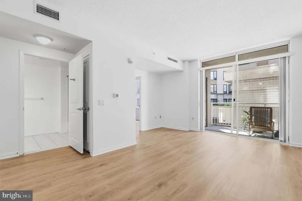 Photo of Unit 201 at 930 WAYNE AVENUE