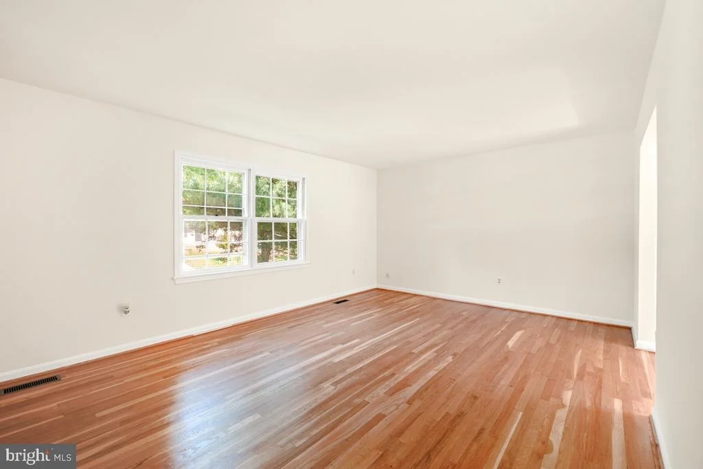 Photo of 882 DIAMOND DRIVE