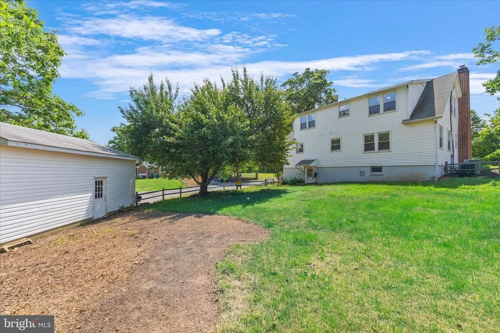 Photo of 7008 CONTEE ROAD