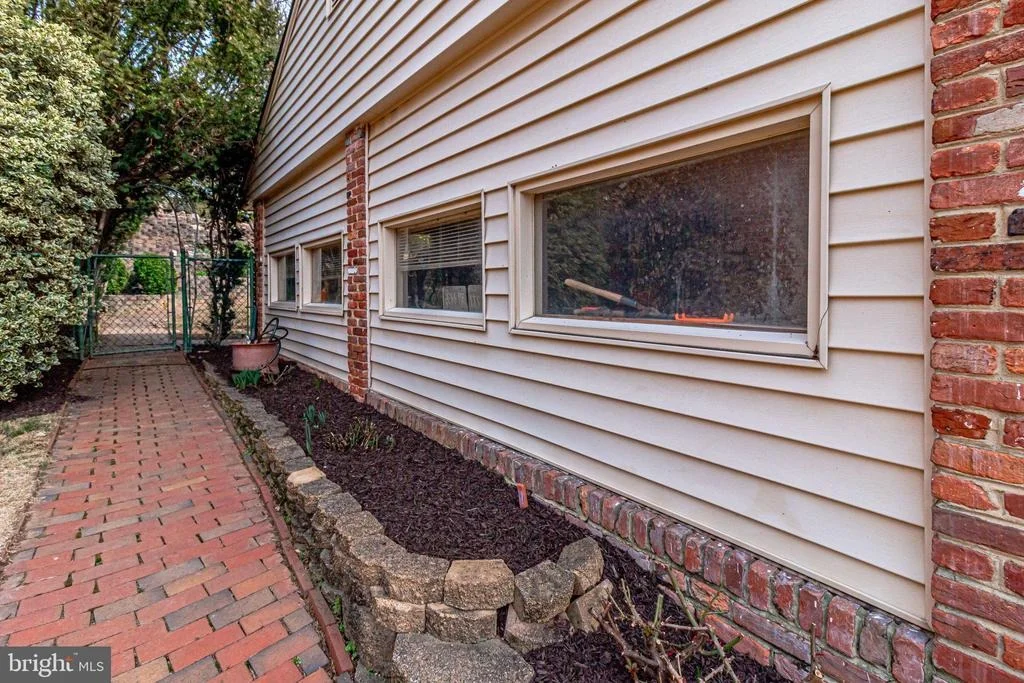 Photo of 919 JUNIPER PLACE
