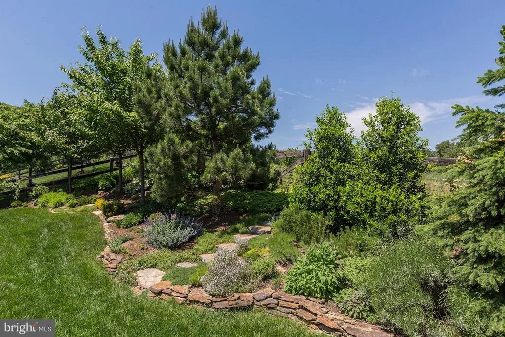 Photo of 2424 LONGFELLOW COURT