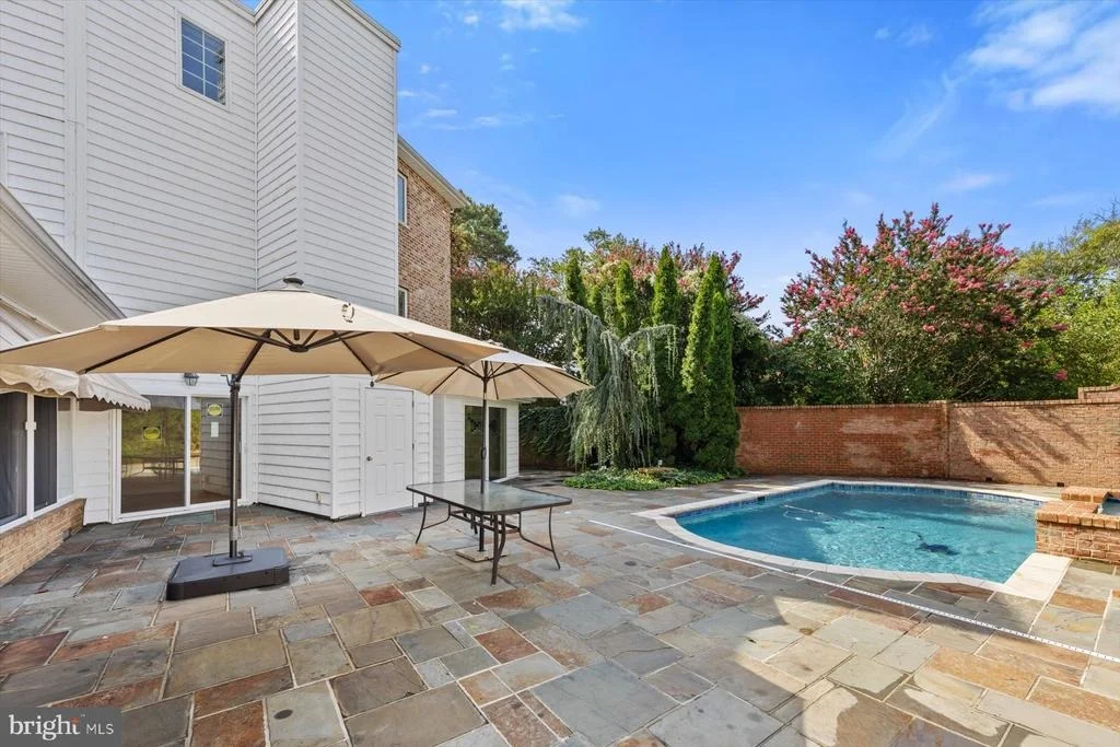 Photo of 20340 SILVER LAKE DRIVE