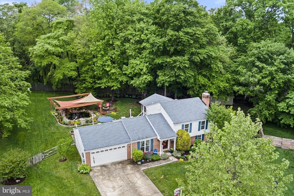 Photo of 10000 MADRONAWOOD DRIVE
