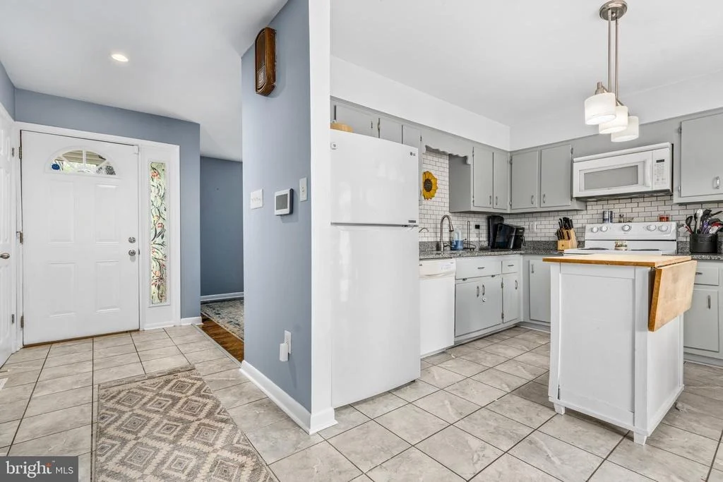 Photo of 6675 OAKWOOD CIRCLE