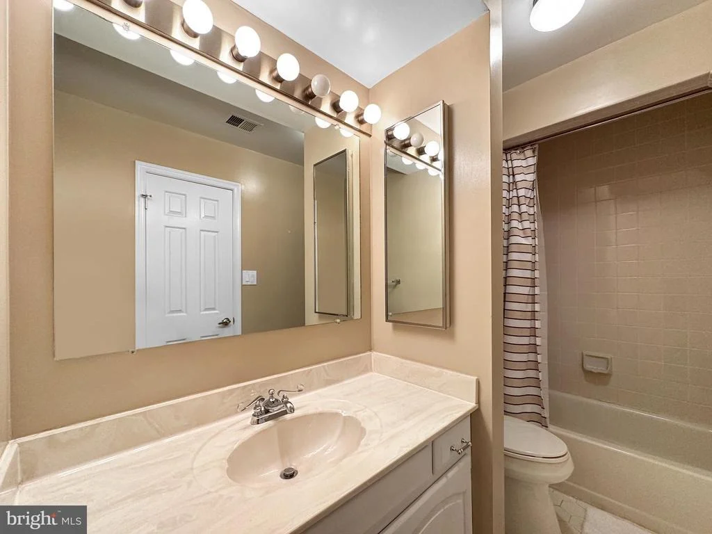 Photo of 325 SOAPSTONE LANE