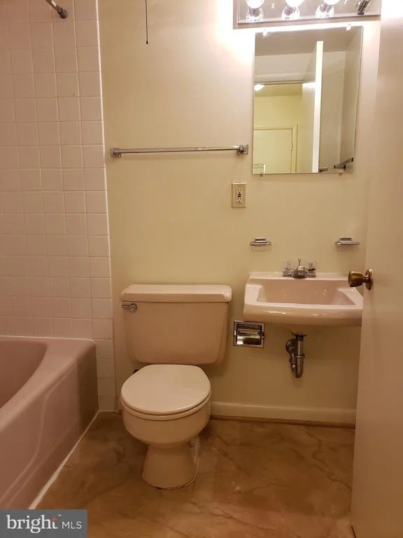 Photo of Unit 71B at 3600 GLENEAGLES DRIVE