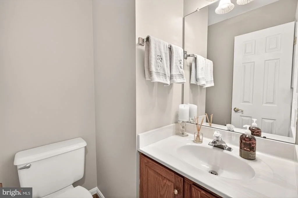 Photo of 2094 E GREENLEAF DRIVE