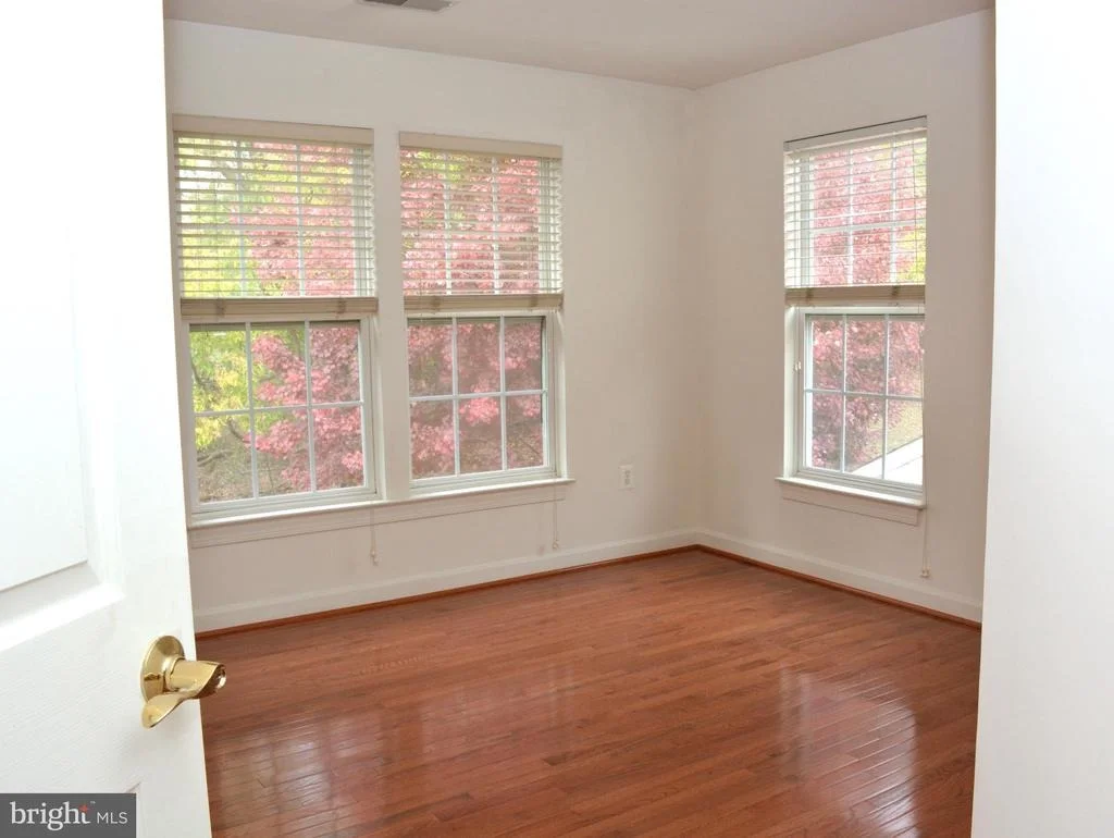 Photo of 2432 NICOL CIRCLE