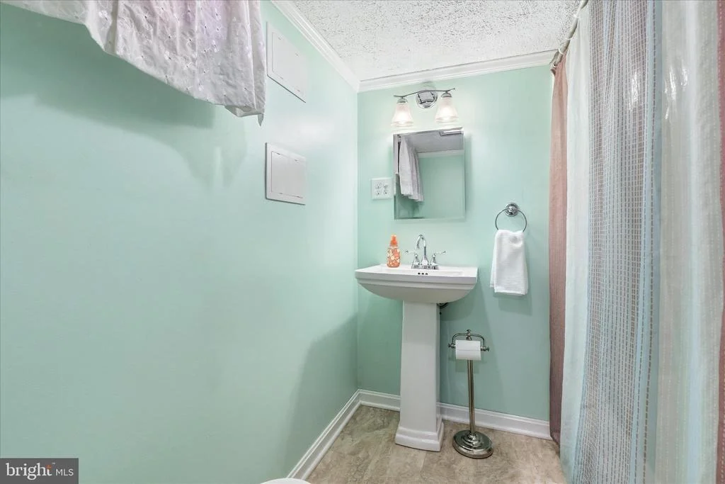 Photo of 6 E 13TH STREET