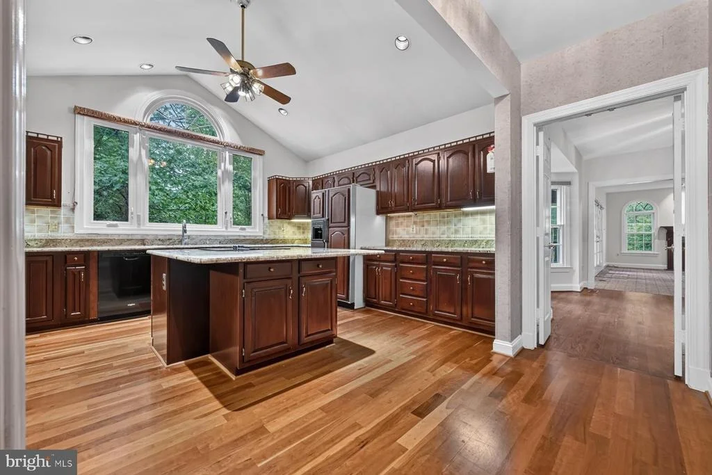 Photo of 900 MALVERN HILL DRIVE