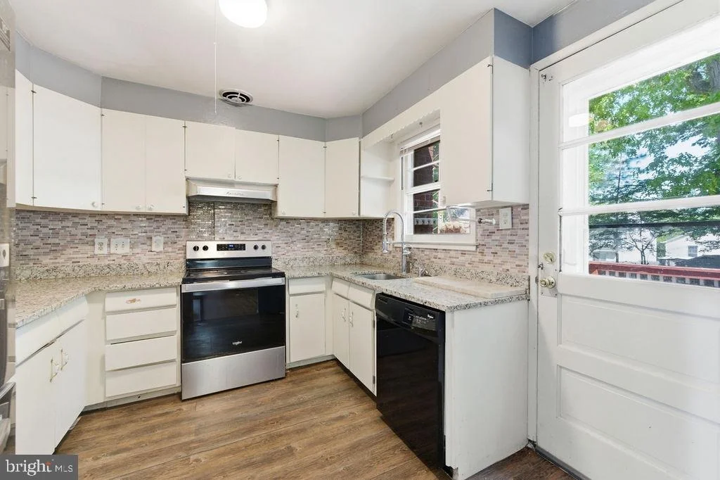 Photo of 9516 PARK AVENUE