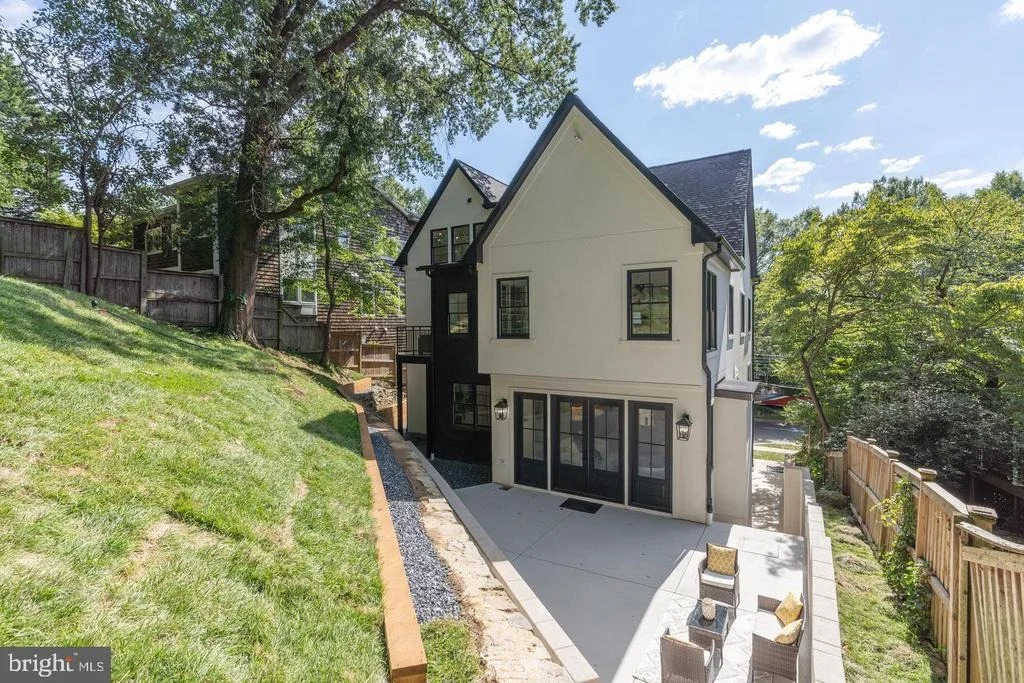 Photo of 5631 MACARTHUR BOULEVARD NW