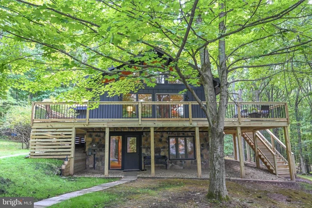 Photo of 106 LODGE CIRCLE