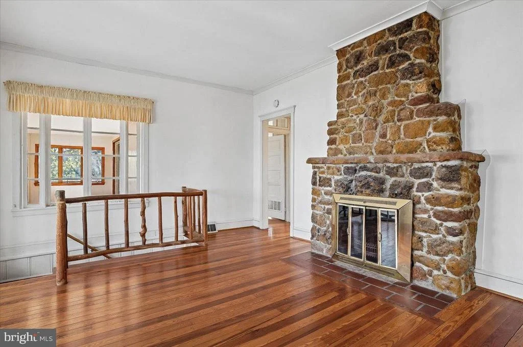 Photo of 322 CLOPSTON HILL