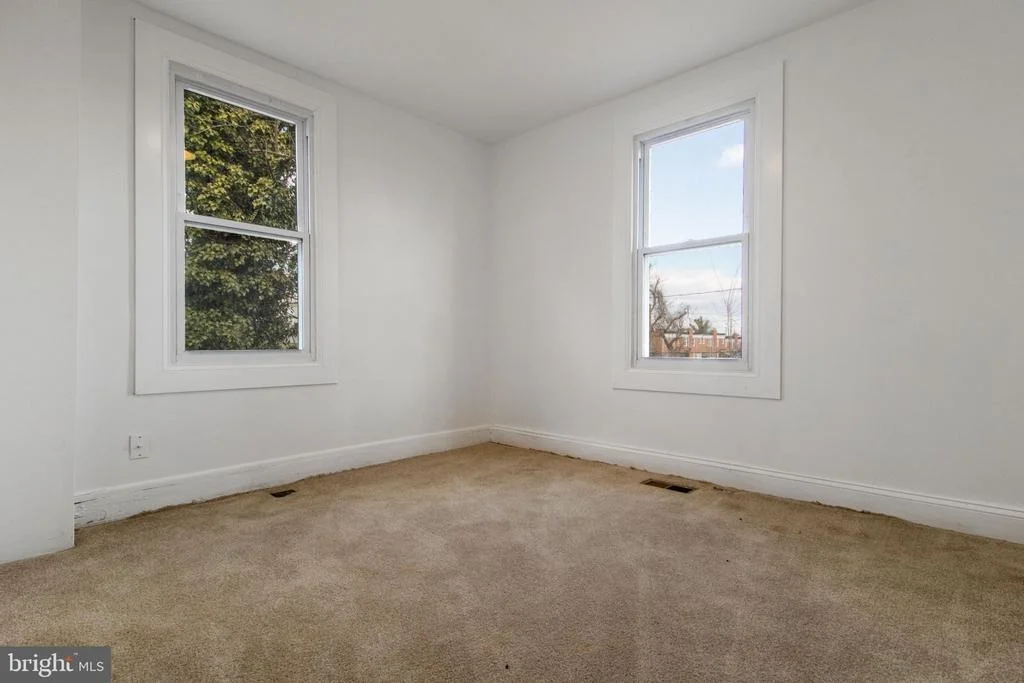 Photo of 5327 HAMLIN AVENUE