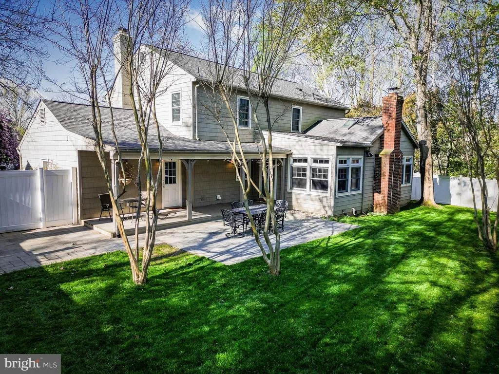 Photo of 6 STARLIGHT COURT