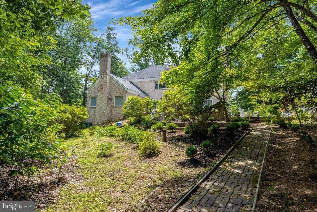 Photo of 9185 OLD DOMINION DRIVE