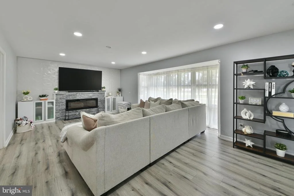 Photo of 8 WINDOVER LANE