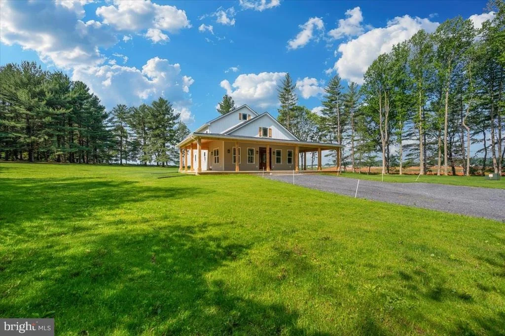 Photo of 460 SHADE TREE LANE