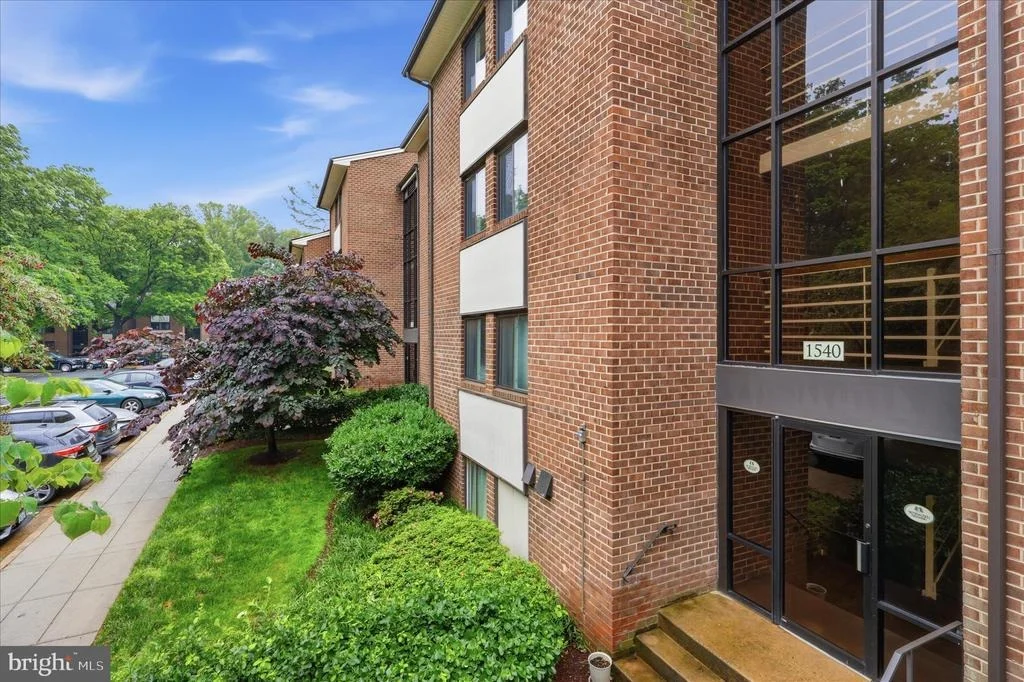 Photo of Unit 21B at 1540 NORTHGATE SQUARE
