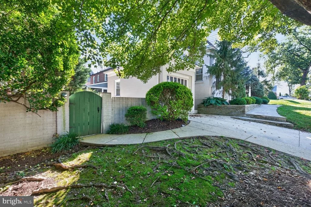 Photo of 8201 LARRY PLACE