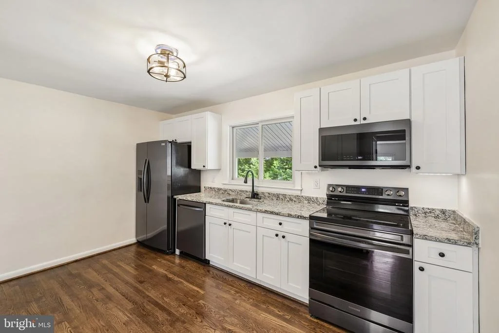Photo of 816 MEADOW ROAD
