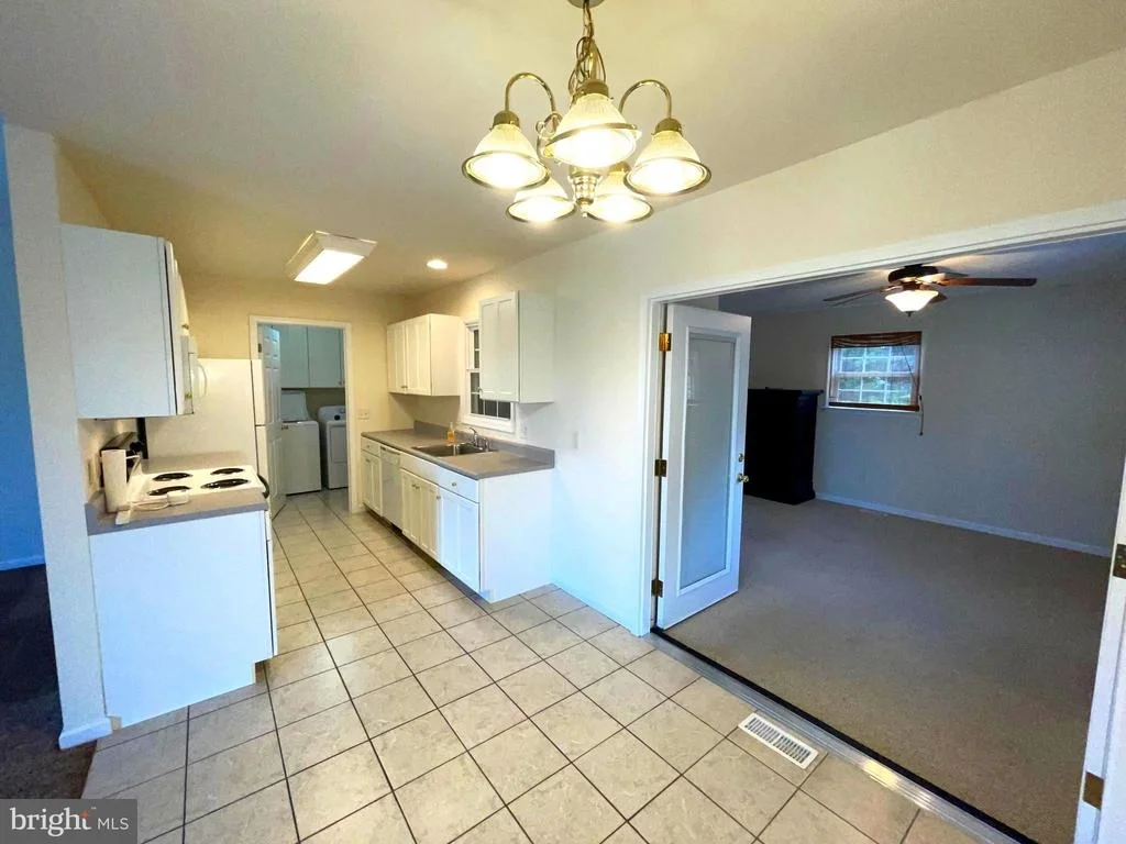 Photo of 28 CIRCLE DRIVE W