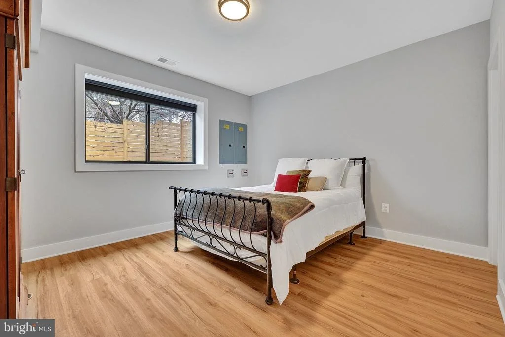 Photo of 1100 BALLS HILL ROAD
