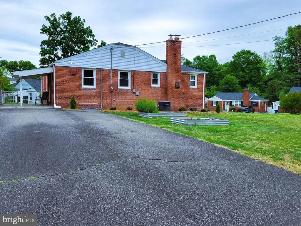 Photo of 2811 SCHOOL STREET