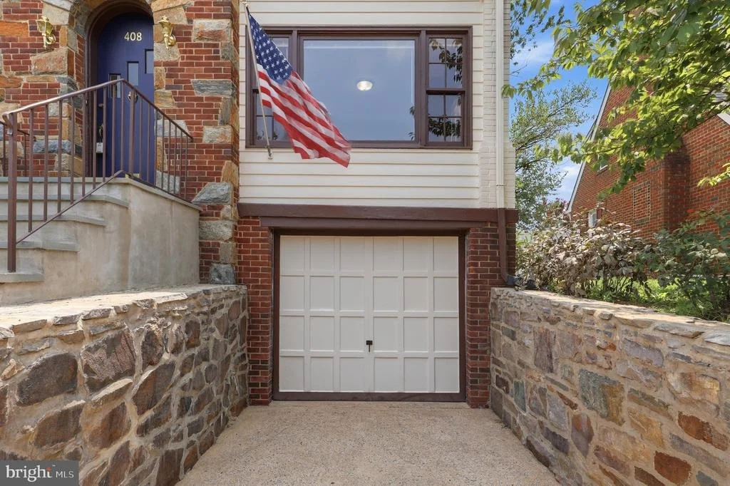 Photo of 408 CARROLL PARKWAY