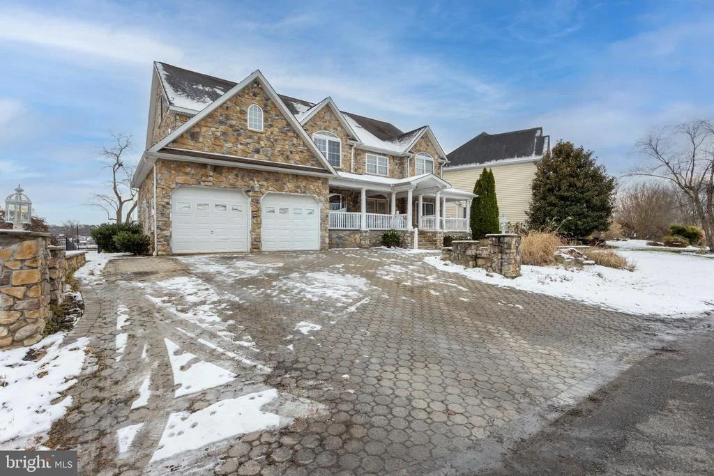 Photo of 415 SHORE DRIVE