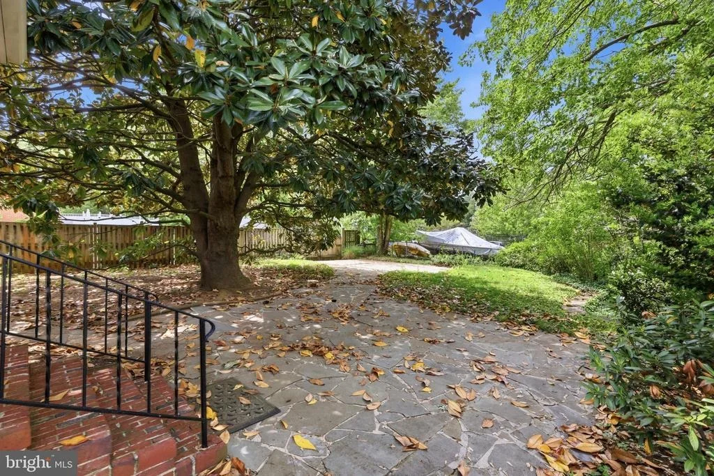 Photo of 411 LUDLOW ROAD
